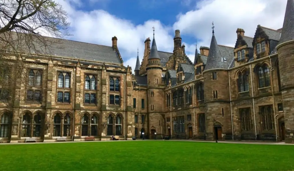University of Glasgow: TOP 15 UNIVERSITIES IN UK TO STUDY NURSING