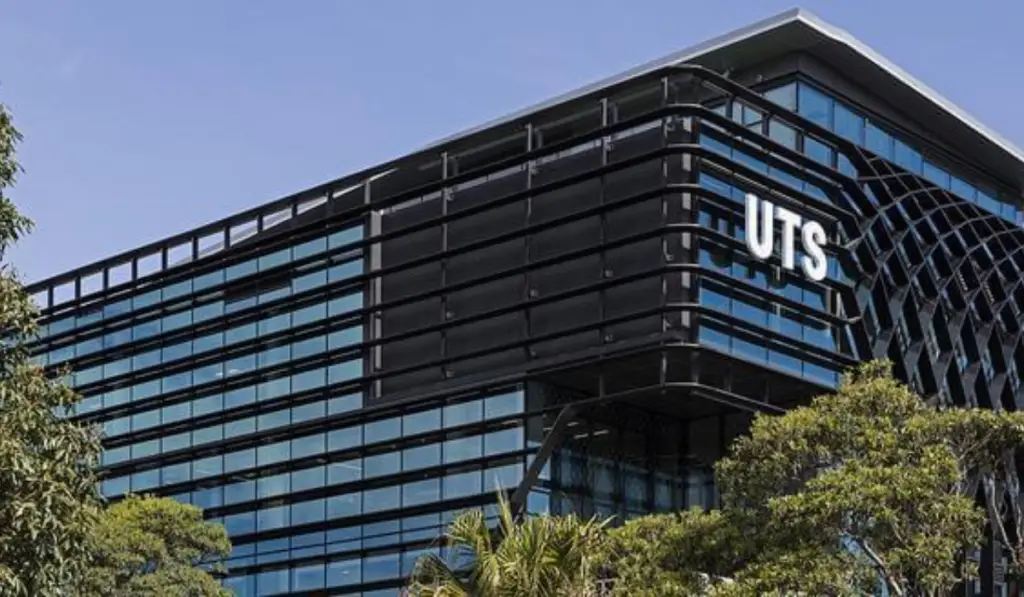 Dr. Bob Indigenous International Scholarship at University of