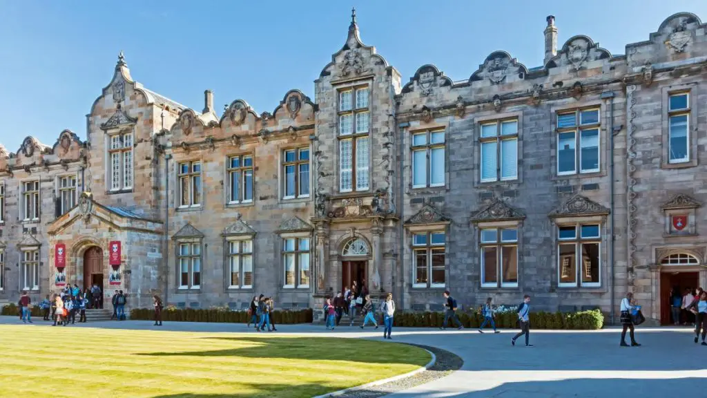 Davis United World College Scholarship for the USA Student in UK, 2019