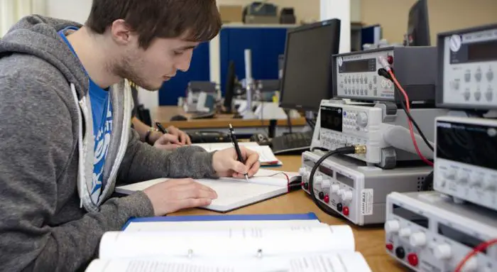 International Engineering Scholarship in the UK